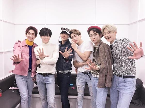 종현 생전의 샤이니와 슈퍼주니어 이특