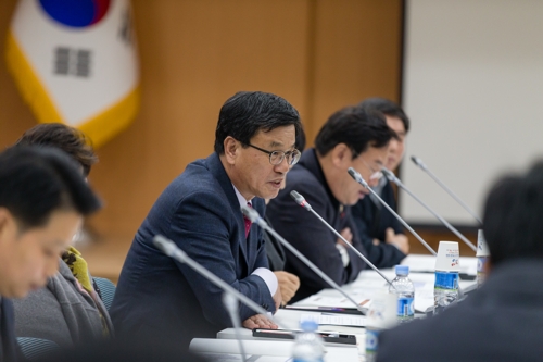 발언하는 김돈곤 청양군수