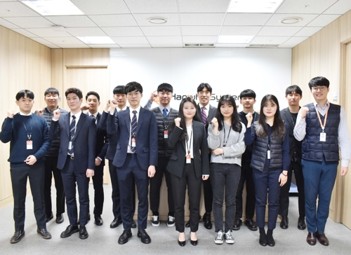 한화시스템 '방산 R&D 동계 인턴 프로그램' 참가 학생들