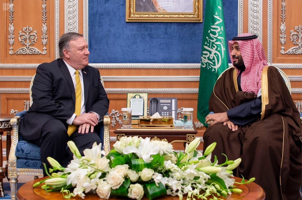 14일 사우디를 방문한 마이크 폼페이오 미 국무장관(좌)과 만난 무함마드 왕세자