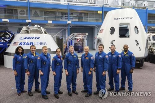 드래곤과 스타라이너를 타게 될 미국 우주인들