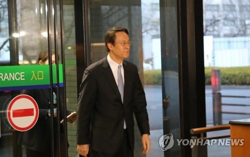 지난 1월 9일 일본 정부의 초치를 받고 굳은 표정으로 도쿄 외무성 청사에 들어가는 이수훈 주일 한국대사