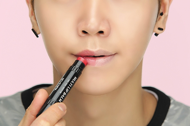 화장하는 남성이 10대부터 50대까지 늘고, 사용하는 제품도 기초화장품을 벗어나 색조화장품까지 확대됐다. 올리브영 제공