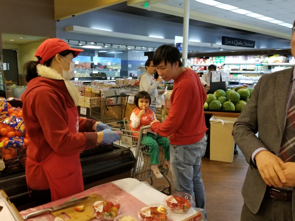 한국산 딸기 시식