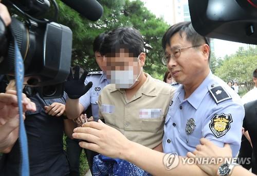 2016년 법원에서 영장실질심사를 마친 이희진 씨 모습.