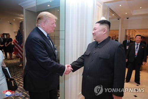(평양 조선중앙통신=연합뉴스) 조선중앙통신은 김정은 국무위원장과 도널드 트럼프 대통령이 전날 베트남 하노이 메트로폴 호텔에서 단독회담, 확대회담을 했다고 1일 보도했다. 2019.3.1