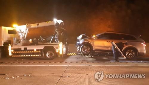 경부고속도로서 3대 연쇄 추돌
