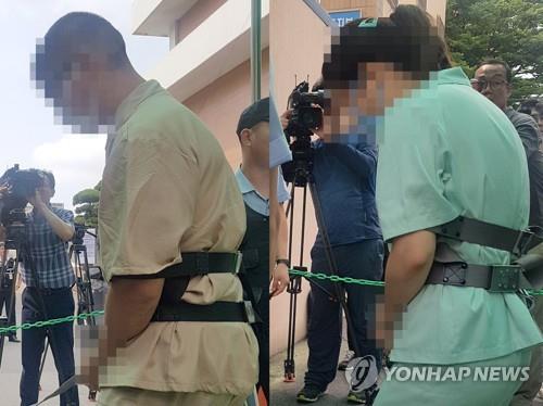 법정 들어가는 친딸 학대치사·암매장 피고인들
