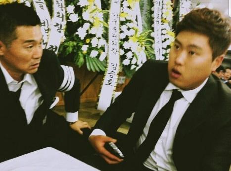 이무일 전 감독 빈소 찾은 류현진