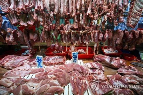 홍콩 시장에 진열된 돼지고기