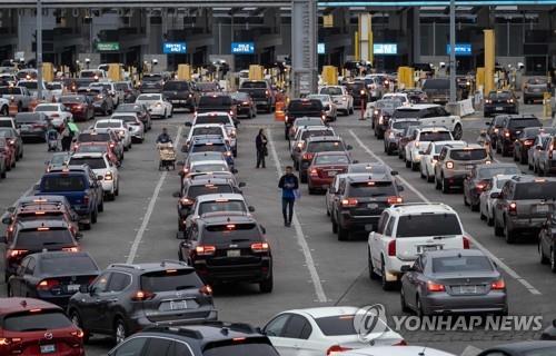 멕시코에서 미국 진입하는 샌이시드로 검문소