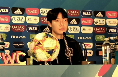 기자회견 참석한 이금민