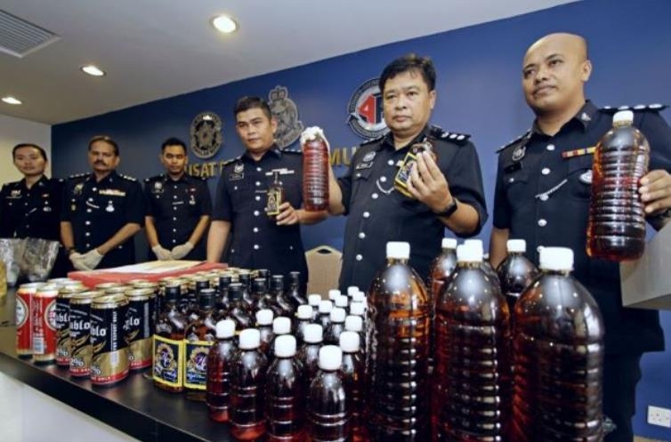 말레이시아서 값싼 가짜 술 마시다 6명 사망 - 1
