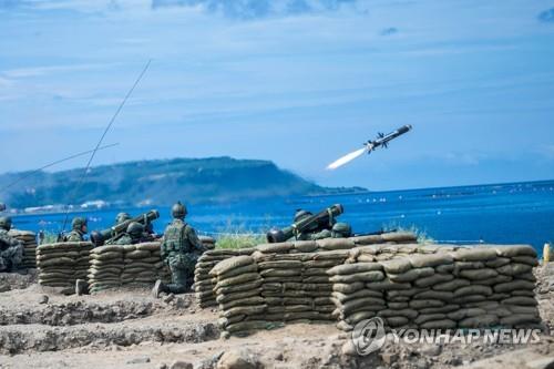 대만군이 대만 남부에서 한광(漢光) 훈련을 하는 모습([TAIWAN MILITARY NEWS AGENCY / EPA=연합뉴스 자료사진]