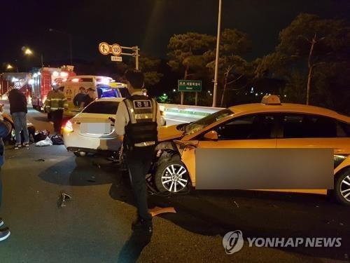 인천공항고속도로서 하차한 20대 배우 택시에 치여 숨져 / 인천소방본부 제공-연합뉴스