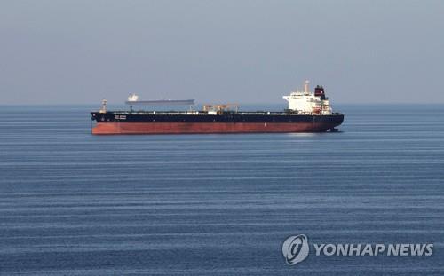 걸프 해역을 지나는 유조선