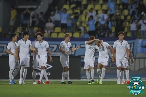 세징야의 결승골을 함께 축하하는 대구FC 선수들