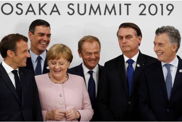 지난 6월 말 일본에서 열린 주요 20개국(G20) 정상회의에 참석한 앙겔라 메르켈 독일 총리(왼쪽에서 세 번째)와 자이르 보우소나루 브라질 대통령(오른쪽에서 두 번째) [브라질 뉴스포털 UOL]