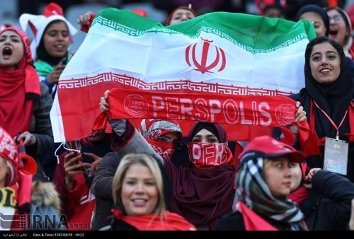 지난해 11월 축구경기를 관람하는 이란 여성들