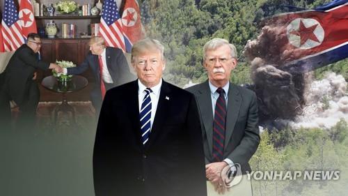 도널드 트럼프 미국 대통령(앞)과 존 볼턴 전 국가안보보좌관