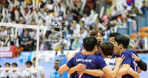 환호하는 한국 남자배구 대표팀