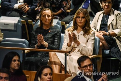 트럼프 美대통령의 UN 연설 듣고 있는 멜라니아 여사