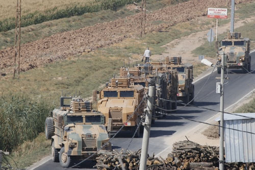 시리아 국경으로 이동하는 터키군 차량