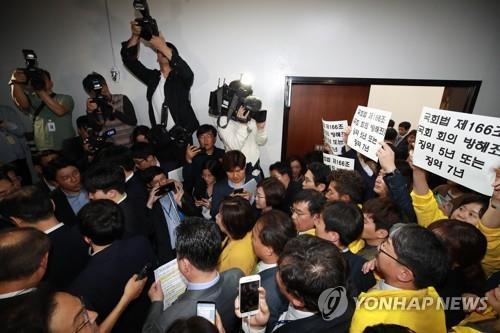 패스트트랙 대치 장면