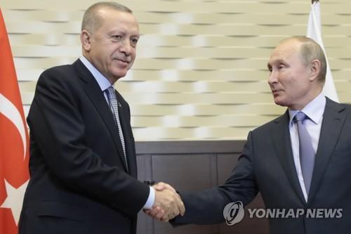 22일 러시아 소치에서 만난 터키 대통령(좌)과 러시아 대통령