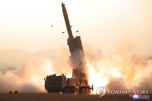 북한, 초대형 방사포 시험사격