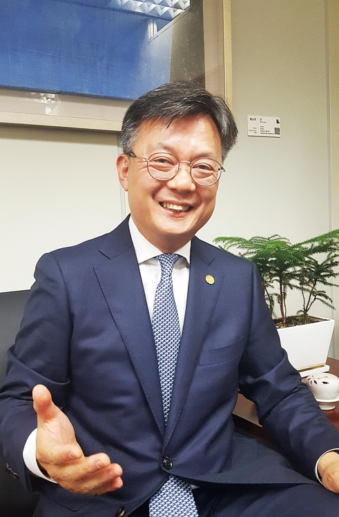 (서울=연합뉴스) 이희용 기자 = 장재복 외교부 공공외교대사가12일 연합뉴스와의 인터뷰에서 재임 기간에 이루고 싶은 목표를 털어놓고 있다.