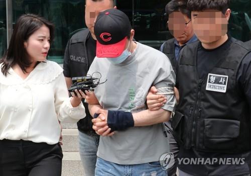 친형 살해한 50대 남성