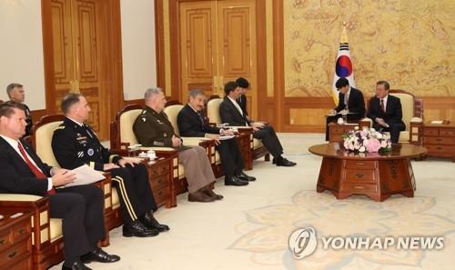 미국 국방장관 접견하는 문 대통령