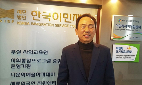(서울=연합뉴스) 이희용 기자 = 김도균 한국이민재단 이사장이 4일 서울 양천구 목동 집무실에서 연합뉴스의 인터뷰에 응하고 있다.