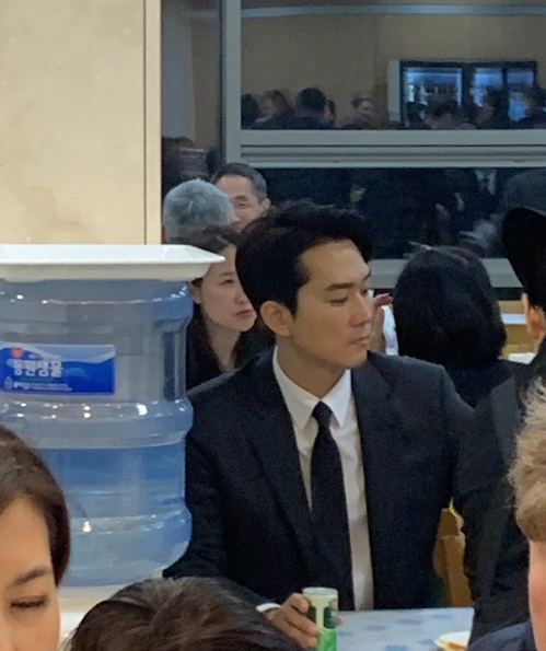 김우중 빈소 찾은 배우 송승헌
