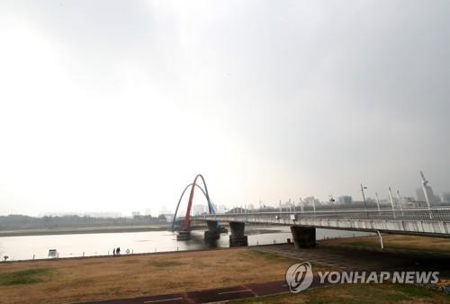 대전의 회색 하늘