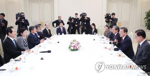 발언하는 문 대통령