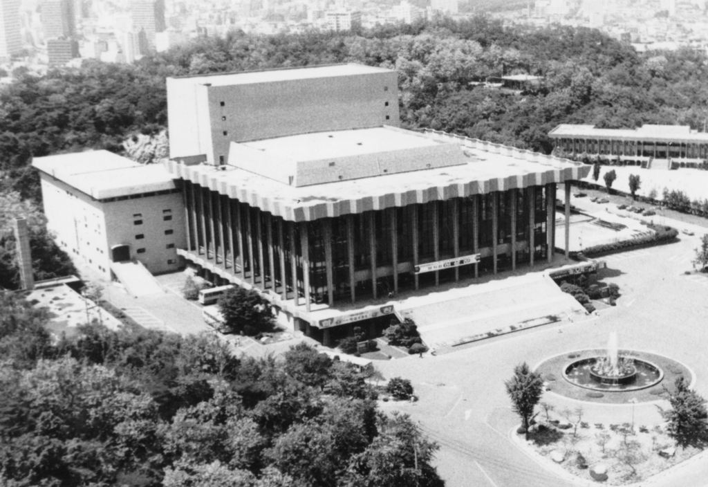 1973년 10월 17일 장충동 국립극장 개관