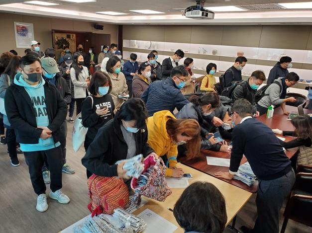주홍콩 한국총영사관에서 마스크 무료 배포