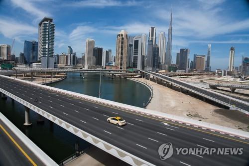 6일 통행금지령으로 텅 빈 UAE 두바이 도로
