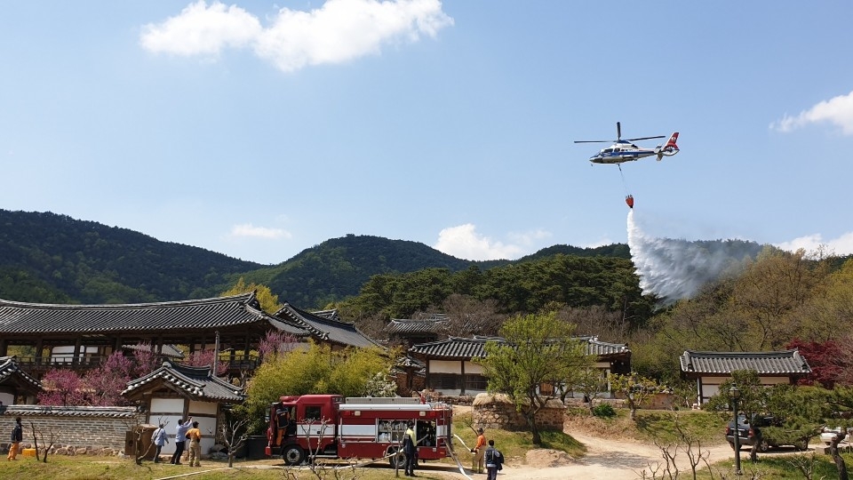 안동 병산서원 물뿌리기 작업