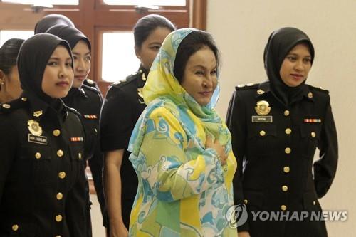 부패 혐의로 재판받는 나집 전 총리 부인 로스마 만소르