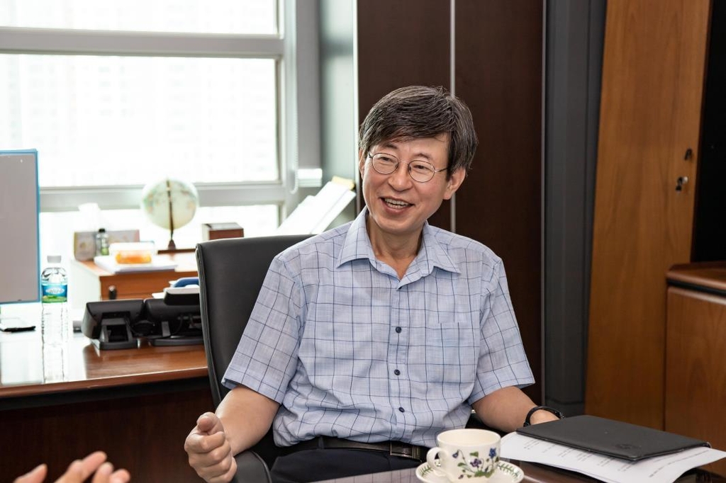 연합뉴스와 인터뷰하는 이기철 유니세프 한국위원회 사무총장