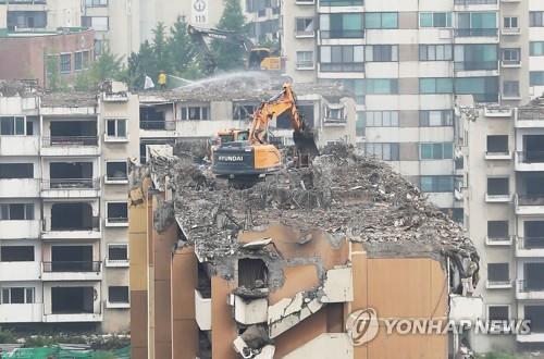 2019년 8월 철거 공사 중이던 서울 강동구 둔촌주공 아파트