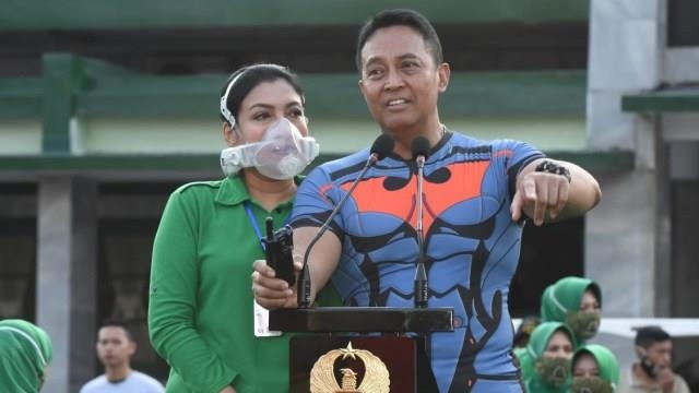 인니 육군 참모총장, 아내가 '200만원 마스크' 착용해 뭇매