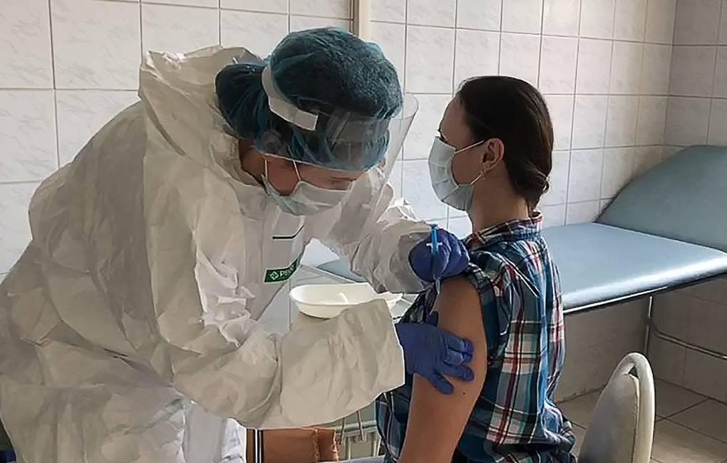 러시아가 개발한 코로나19 백신 접종 모습 [타스=연합뉴스 자료사진] 