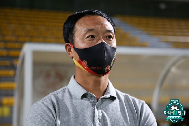 광주FC의 박진섭 감독