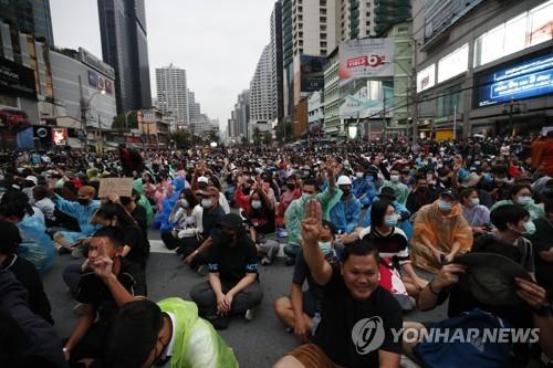 거리 장악한 태국 반정부 시위대