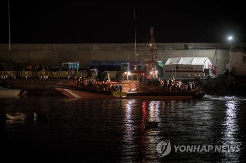 스페인 카나리아제도 향하던 이주민 보트 전복