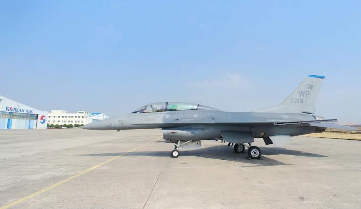 대한항공이 정비하는 F-16 전투기